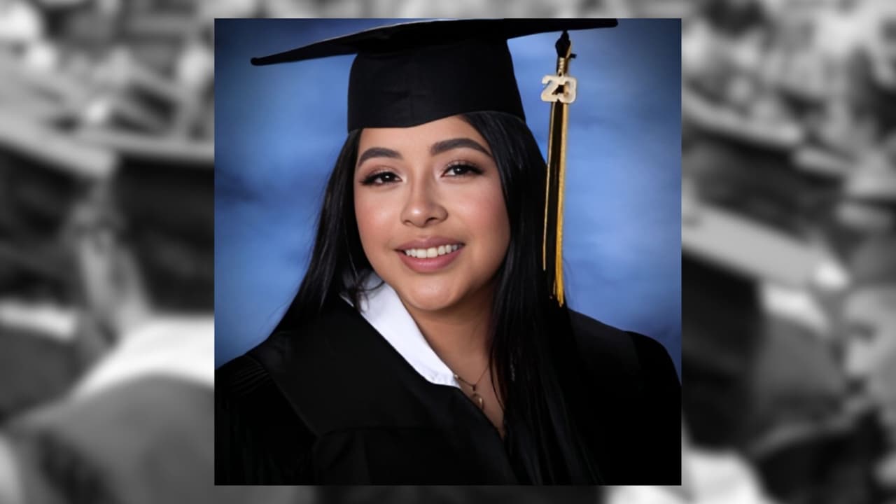 Arisbeth Alva. Graduación de la clase 2023 en high school.
<br>Mes de nacimiento: 02/2005