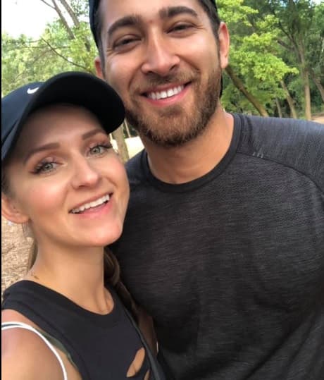 De acuerdo con TMZ, los policías dijeron que la prometida de Jared, la entrenadora de celebridades Rebecca Broxterman (izquierda), quedó atrapada en el asiento trasero, pero los bomberos la sacaron de los restos sin heridas graves.
<br>