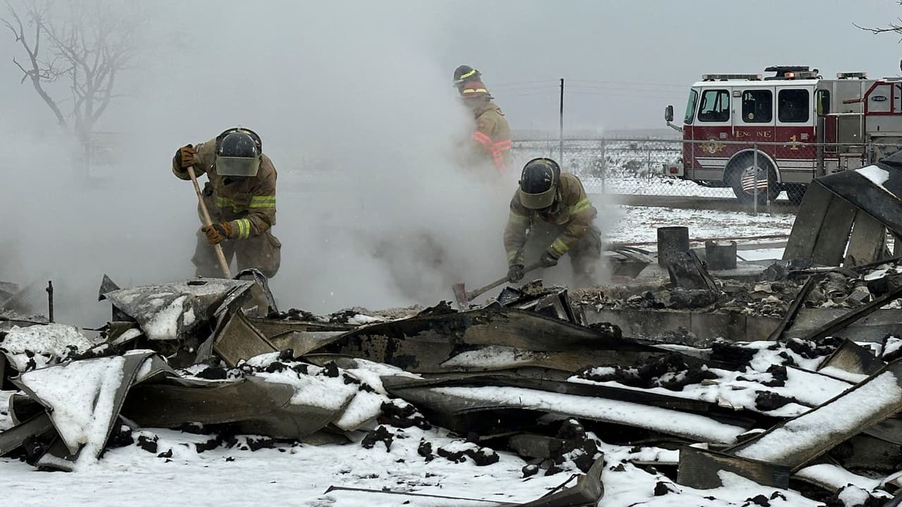 En un comunicado en redes sociales, el Servicio Forestal de Texas A&M anunció que 
<b>las unidades locales de bomberos asumirían la responsabilidad de manejar el incendio</b> ahora contenido. Aunque la batalla ha terminado, 
<b>el proceso de recuperación apenas está comenzando</b> para las comunidades afectadas.