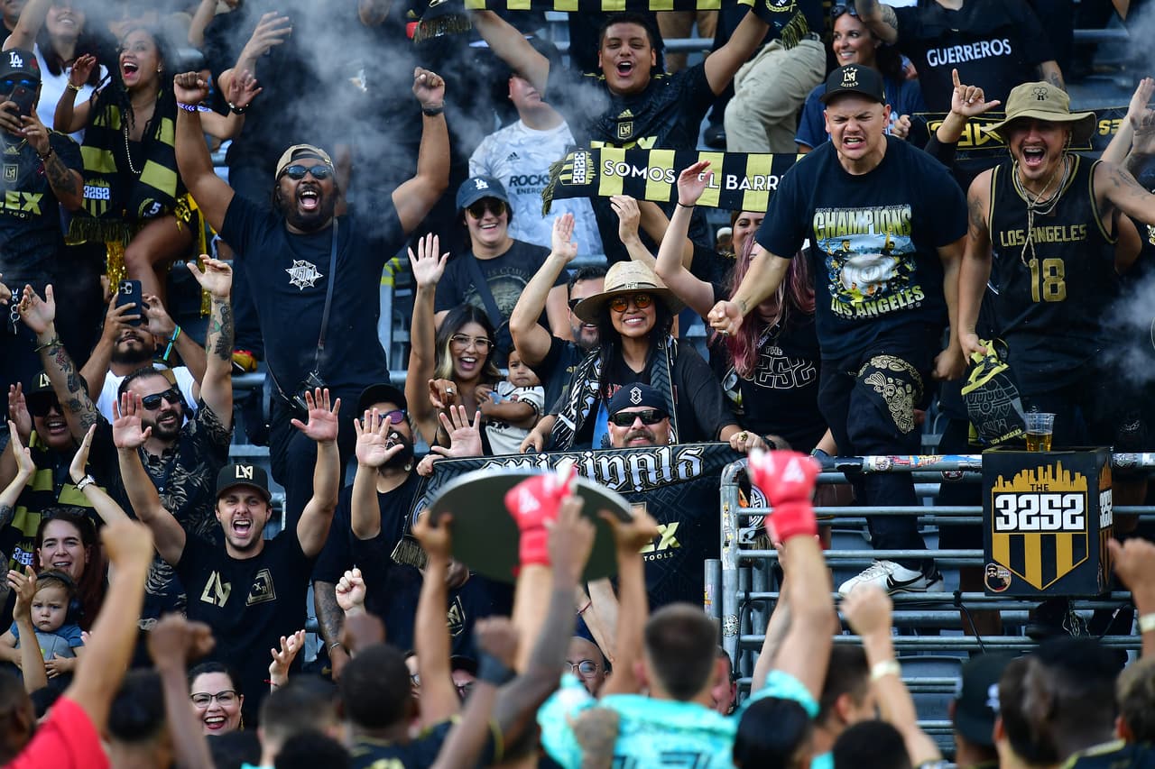 A a cita para cerrar la temporada ante Nashville asistieron 22,206 fans, que aguadaron por la entrega del trofeo para festejar con sus jugadores.
<br>
<br>Gary A. Vasquez/Gary A. Vasquez-USA TODAY Sports