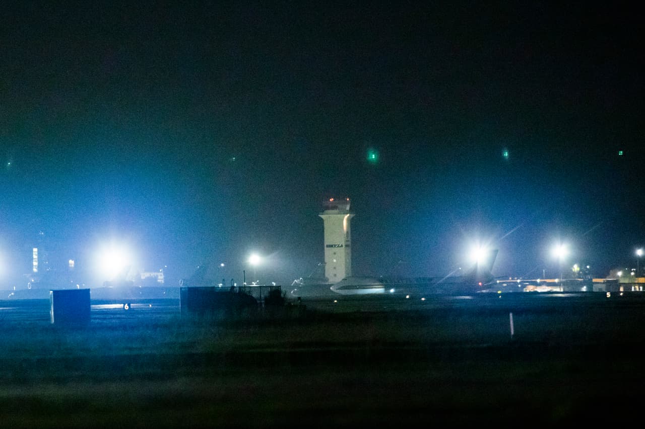 Estados Unidos dijo haber organizado la evacuación, que interrumpió una cuarentena de 14 días a bordo del Diamond Princess, porque la gente que permanecía en el barco corría un alto riesgo de exposición al virus.
<br>