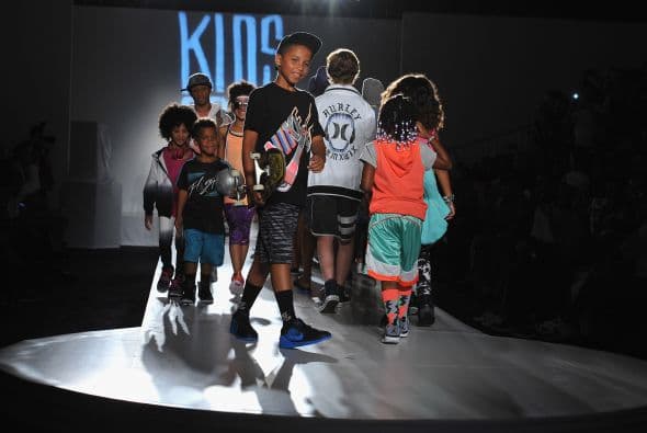 ‘Look’ deportivo. El ‘sporty boy’ del hogar estará feliz de que esta temporada pisen fuerte las prendas de inspiración deportiva.