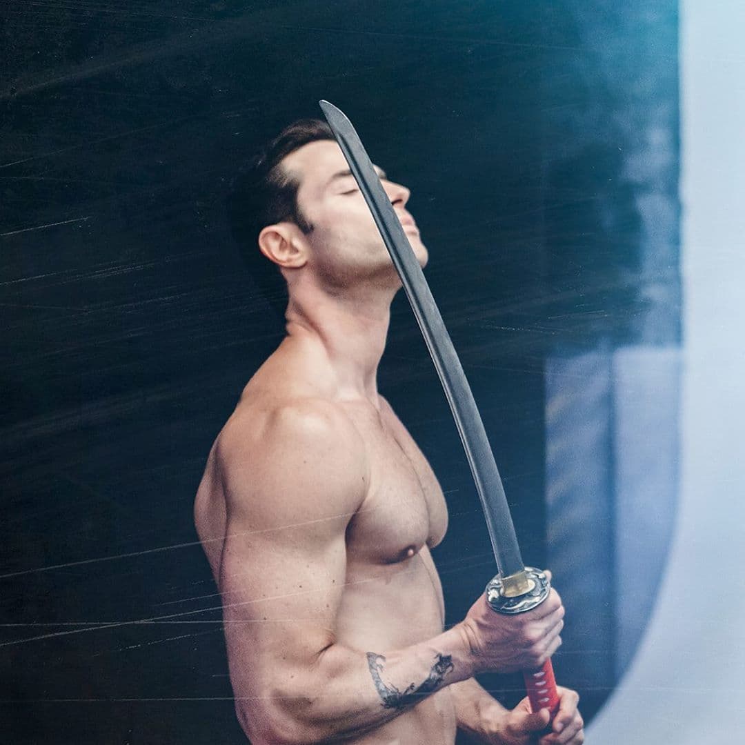 El histrión tomó clases de 
<b>artes marciales</b>, así como otras más para poder hacer un uso realista de la katana, la tradicional espada samurái.