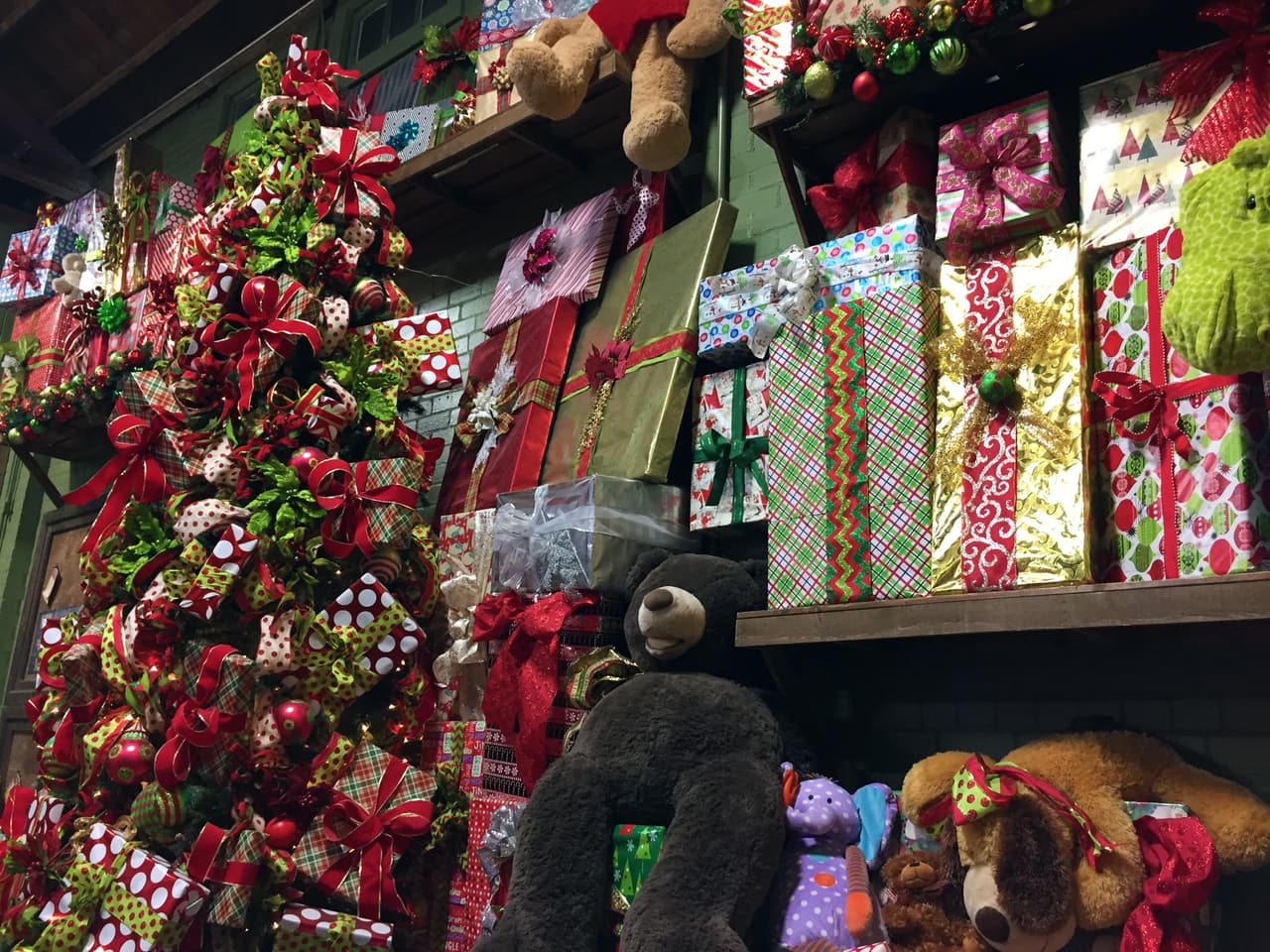 El almacen donde los elfs organizan los regalos que distribuye Santa Claus.