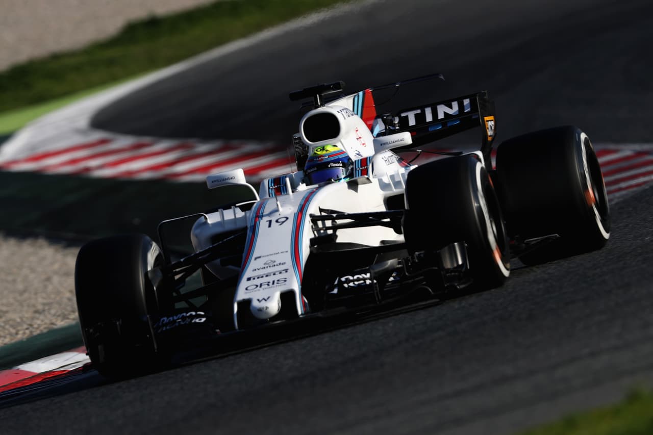 Williams introduce el FW40 para la temporada 2017 de la Fórmula 1. Con el motor Mercedes V6 turbocargado, van en busca de volver a los primeros planos como en 2014. Para este año, Felipe Massa decidió dar marcha atrás con su decisión de retirarse, y regresó para acompañar al debutante canadiense Lance Stroll, de 18 años.