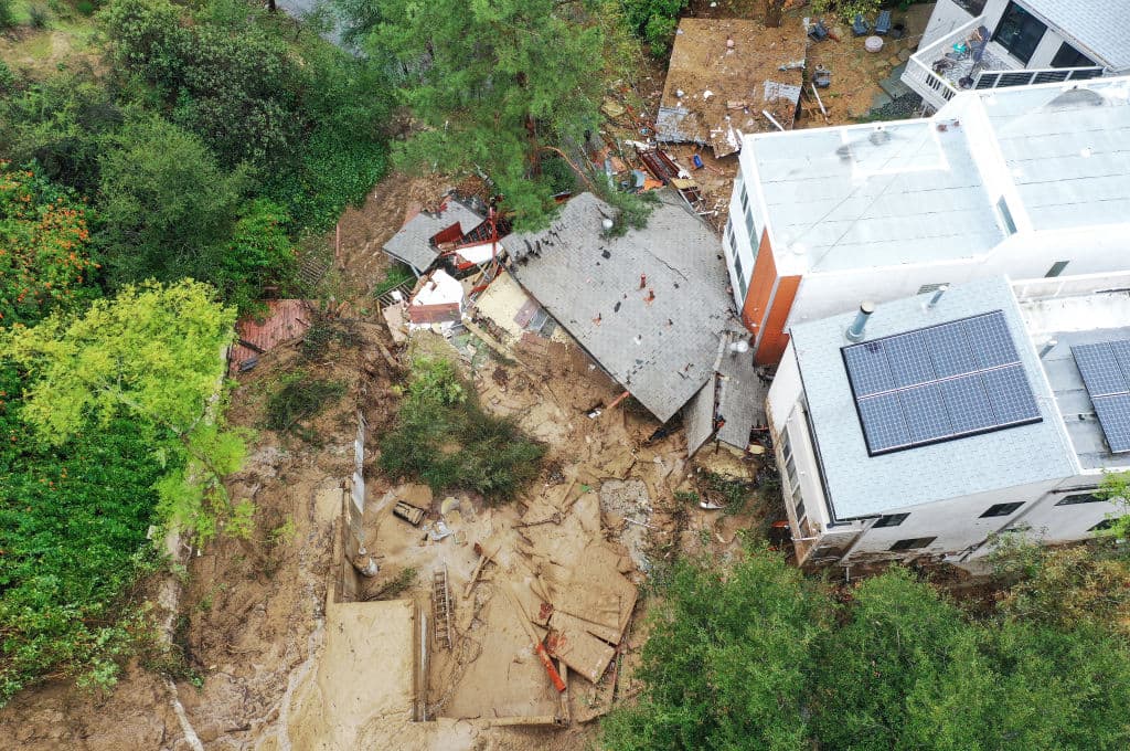 Al comenzar el tercer día bajo el impacto de 
<b>una tormenta</b>, al menos 35 propiedades se han visto afectadas en distintas zonas de Los Ángeles.