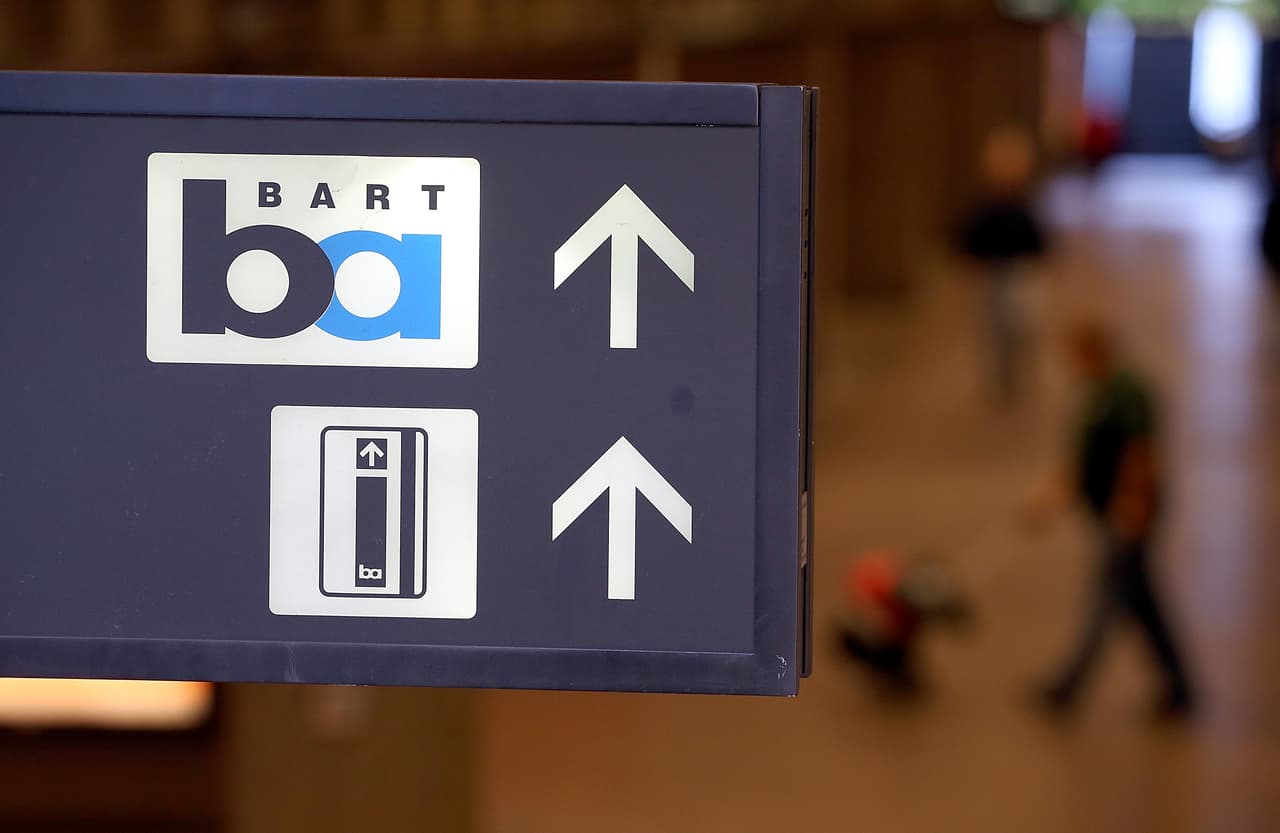 Decenas de trenes del BART fuera de servicio