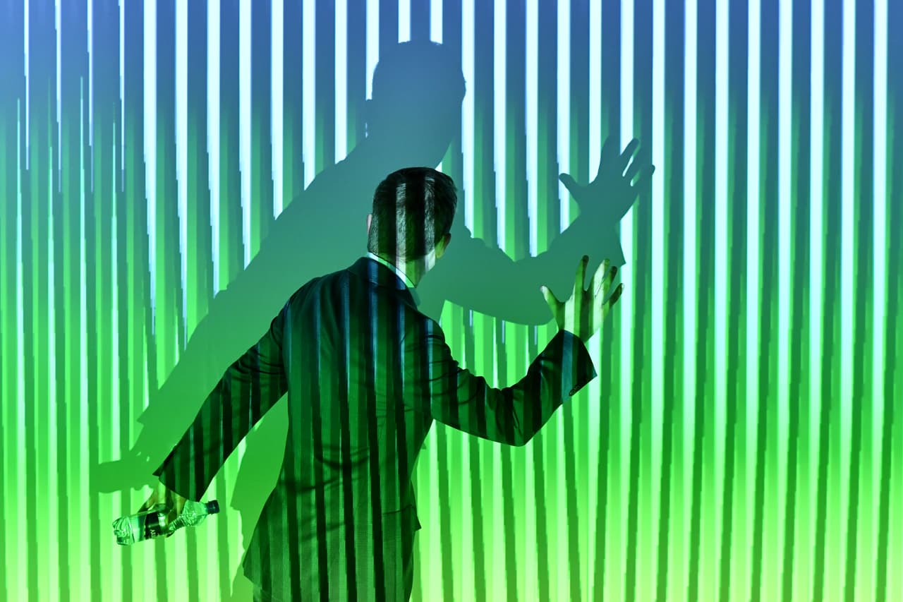 Las obras de Carlos Cruz-Diez siempre se exhiben en la 
<a href="https://www.artbasel.com/miami-beach" target="_blank">feria de Art Basel</a> que se celebra anualmente en Miami Beach. 
<br>