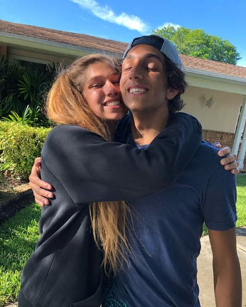 Lili y su hija no tardaron mucho en volverlo a ver y vivieron unos días muy contentos en familia.