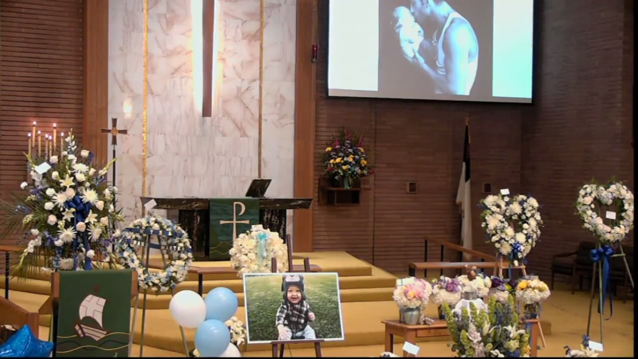 Imagen del funeral de Liam Kowal trasmitido en vivo a través de internet.