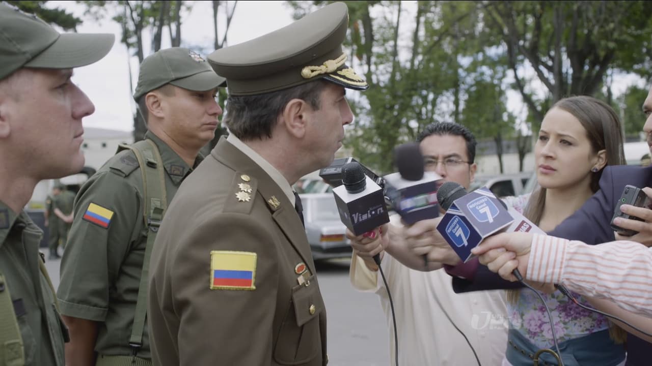 El General comienza a darle explicaciones a la prensa.