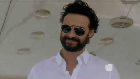 Cada vez que sonríe nos eriza la piel.