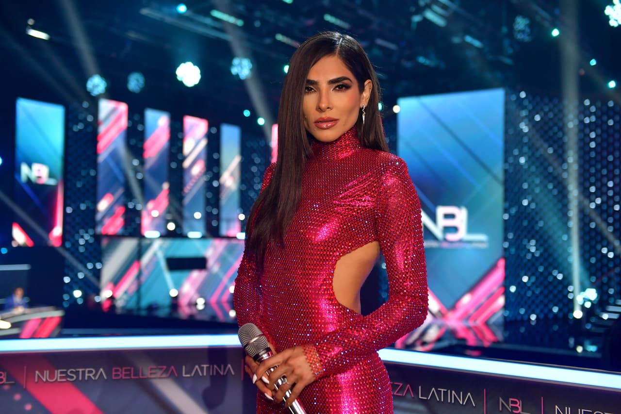 Durante la cuarta gala de Nuestra Belleza Latina, la belleza de nuestras invitadas, juezas y presentadora, Alejandra Espinoza, quien regresó más guapa que nunca, engalanaron el foro con sus estilos únicos.
