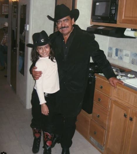 Joan Sebastian se convirtió en padre cuando estaba próximo a cumplir 50 años de edad. Joan nació el 8 de abril de 1951 y tuvo a la pequeña Joana Marcelia en agosto de 2000.