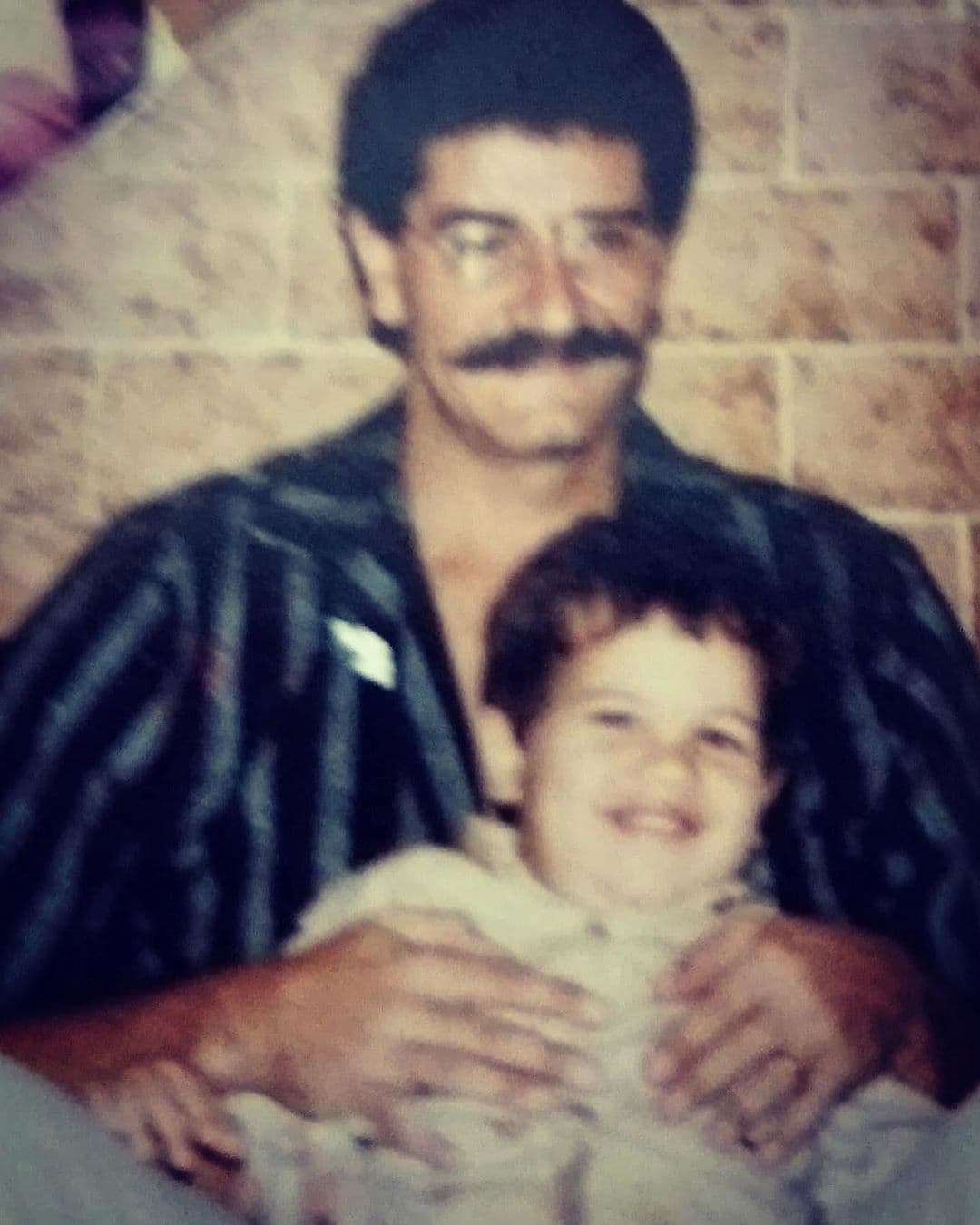 El pasado domingo no dejó pasar la ocasión y le envío una felicitación a su padre. “No hay celebración suficiente, ni día que alcance. Feliz día pa’. Gracias por siempre estar.