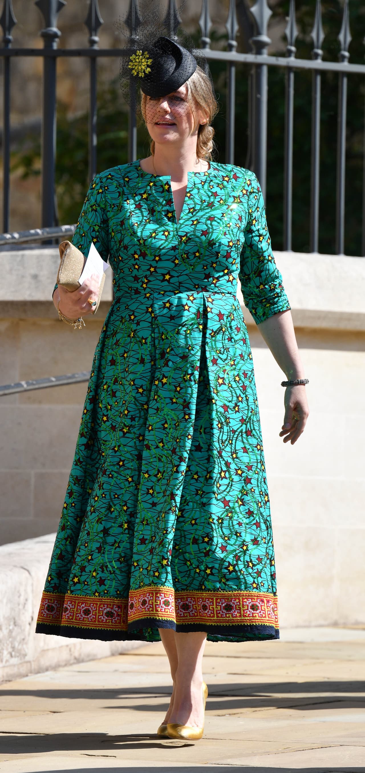 Laura Lopes, la hija de Camilla Parker, a su llegada a la boda del príncipe Harry y la actriz Meghan Markle.