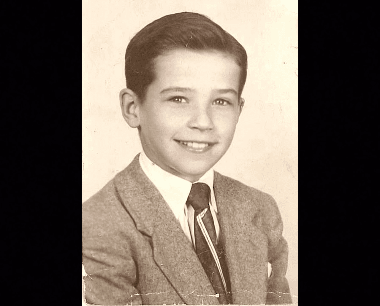 Joe Biden nació el 20 de noviembre de 1942 en Scranton en el seno de una familia católica de origen irlandés y es el mayor de cuatro hijos: una hermana y dos hermanos. En la imagen aparece cuando tenía 10 años.
