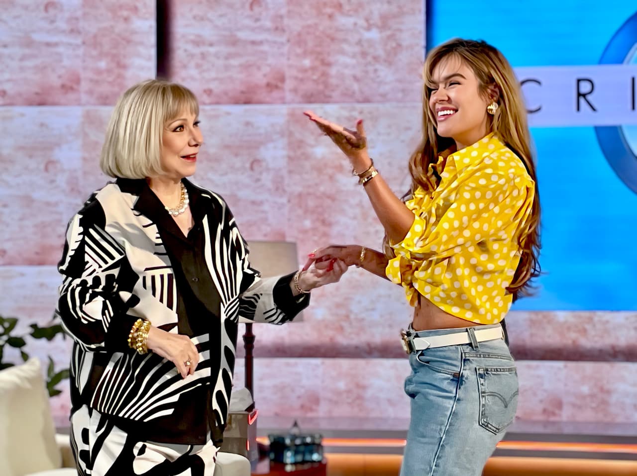 Cristina Saralegui entrevista a Karol G en ‘El Show de Cristina presenta a Karol G’.