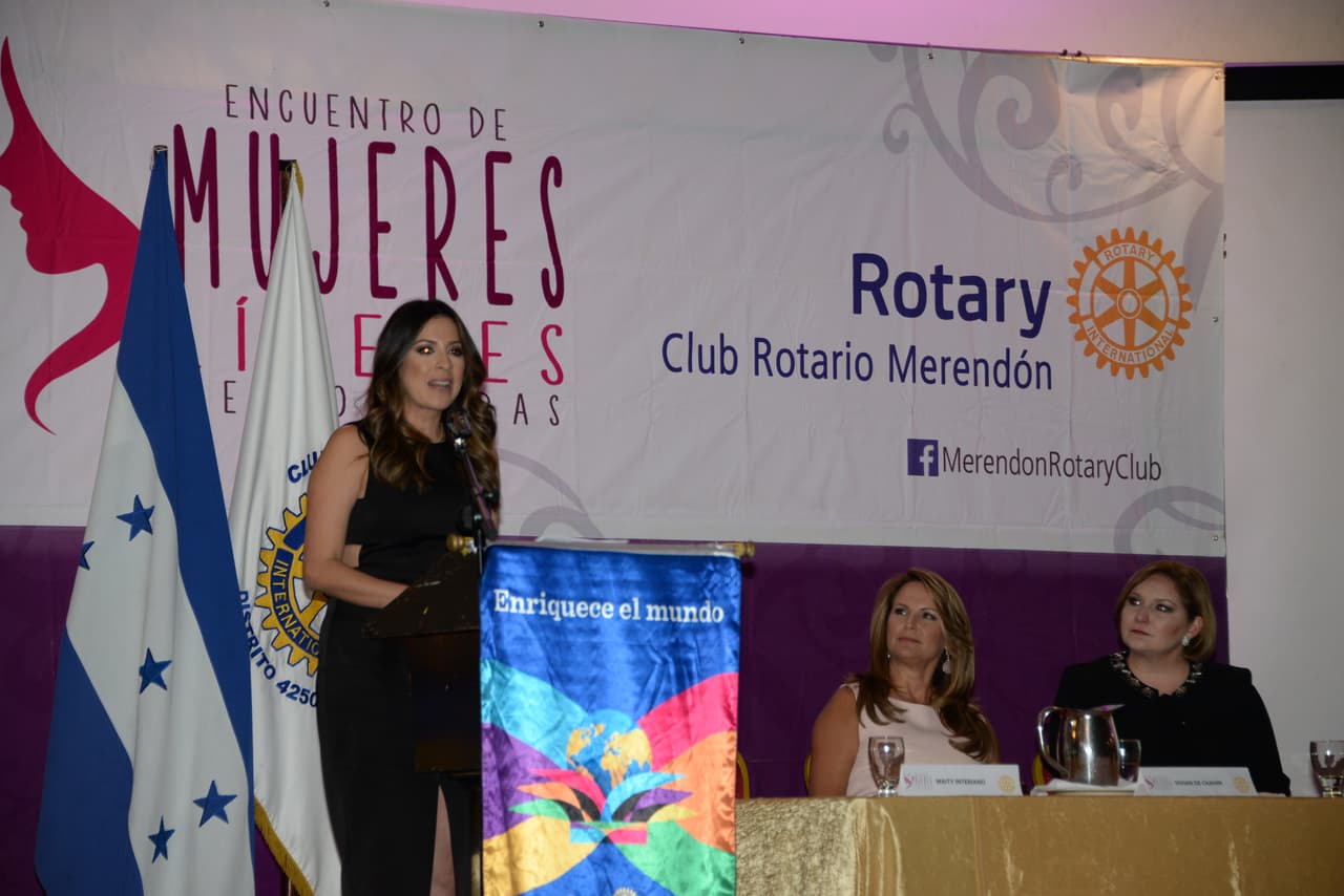 Estar lejos de su país y de su familia no ha sido fácil.