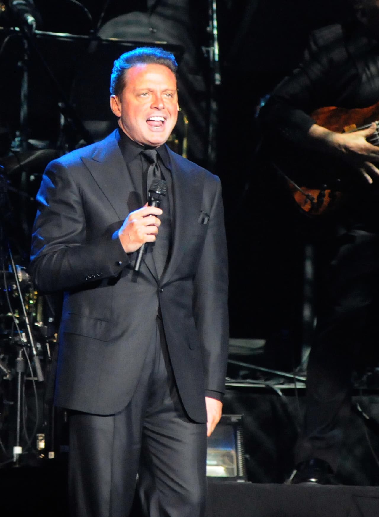 <b>Univision y Pedro Torres</b>, quien trabajara por varios años y se convirtiera en uno de los confidentes más cercanos del cantante, contarán su vida.