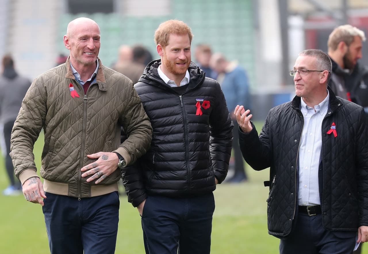 El duque y el exjugador decidieron trabajar juntos después que el príncipe lo buscó para tener una plática, informó el Daily Mail. Esto ocurrió tras el anuncio que hizo Thomas 
<b><a href="https://www.univision.com/noticias/vih-y-sida/lo-que-debes-saber-del-vih-el-virus-que-causa-el-sida-video" target="_blank">sobre el VIH.</a></b>