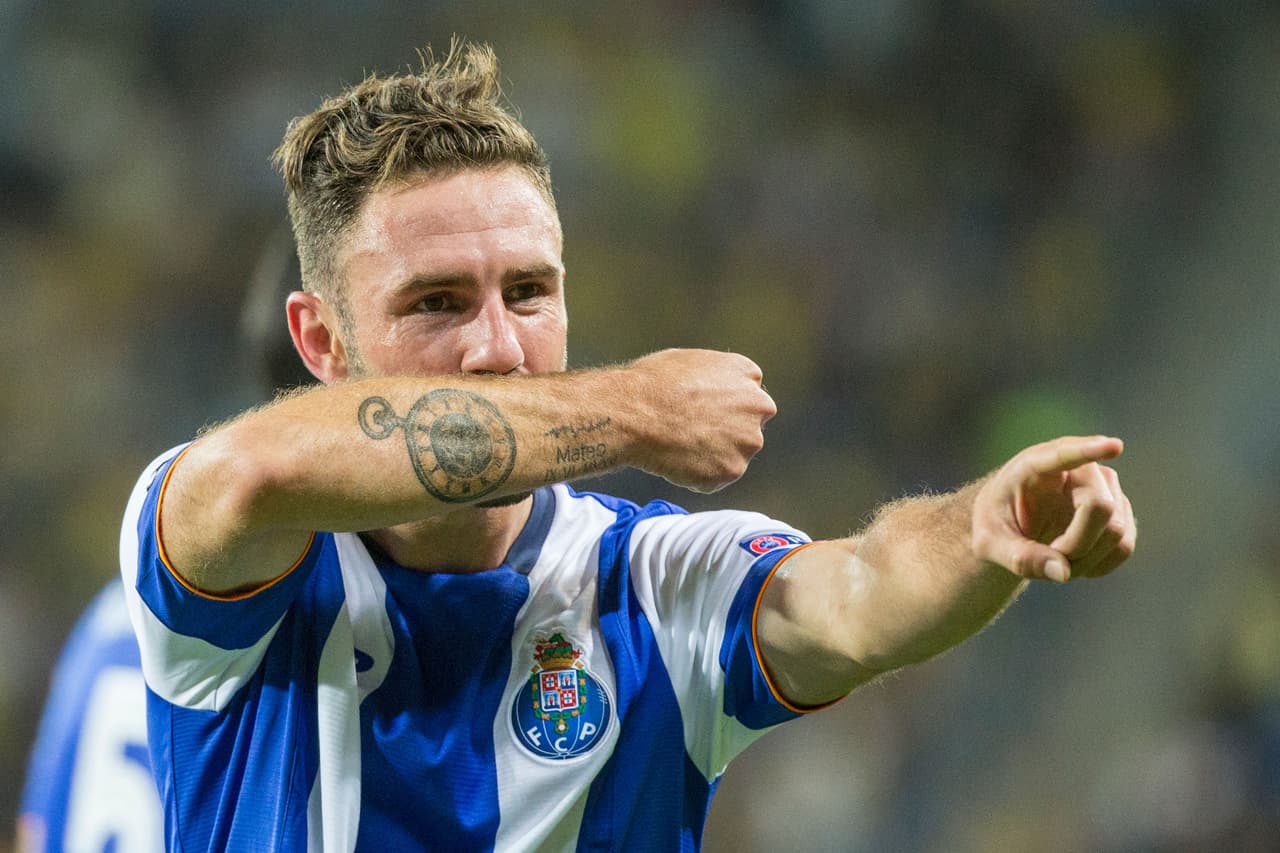 De más a menos fue el paso de Layún por Portugal. Comenzó siendo referente en la defensa, jugando con regularidad un total de 41 partidos.