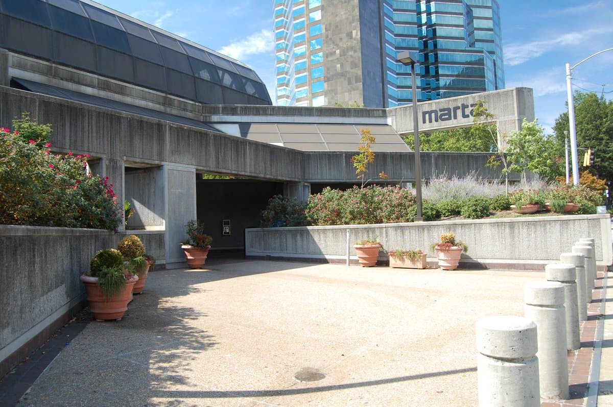 Grupos opositores, como el United Tea Party de Georgia, aseguran que la llegada de MARTA a Gwinnett no ayudará a reducir el congestionamiento vehícular en el condado, también critican que la entidad no implementará tecnología adecuada y que el uso de los autobuses a nivel nacional se mantiene en un nivel bajo, entre otros argumentos.