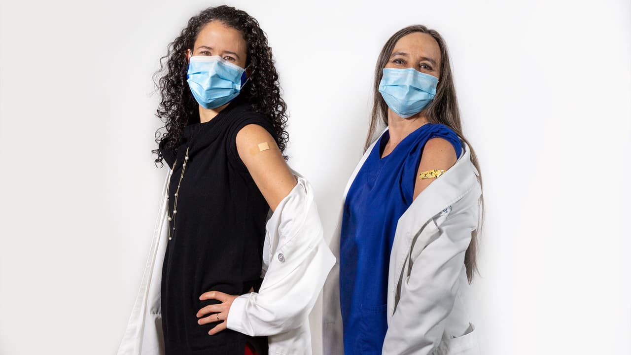 "Sabemos que es segura": doctoras hispanas entre las primeras en vacunarse contra el coronavirus en NC