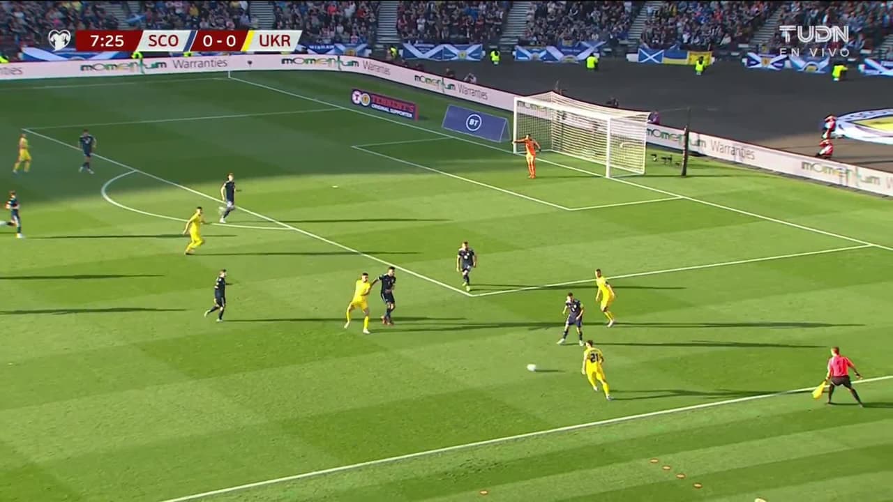 ¡TIRO ATAJADO! disparo por Viktor Tsygankov.