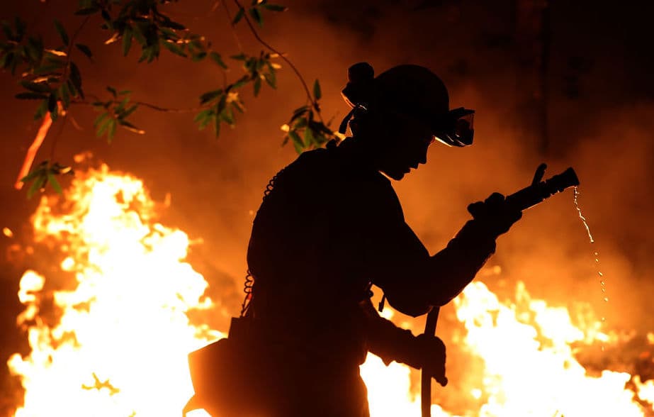 Compañía eléctrica PG&E asume la culpa por 84 muertes causadas por un incendio forestal en California hace dos años