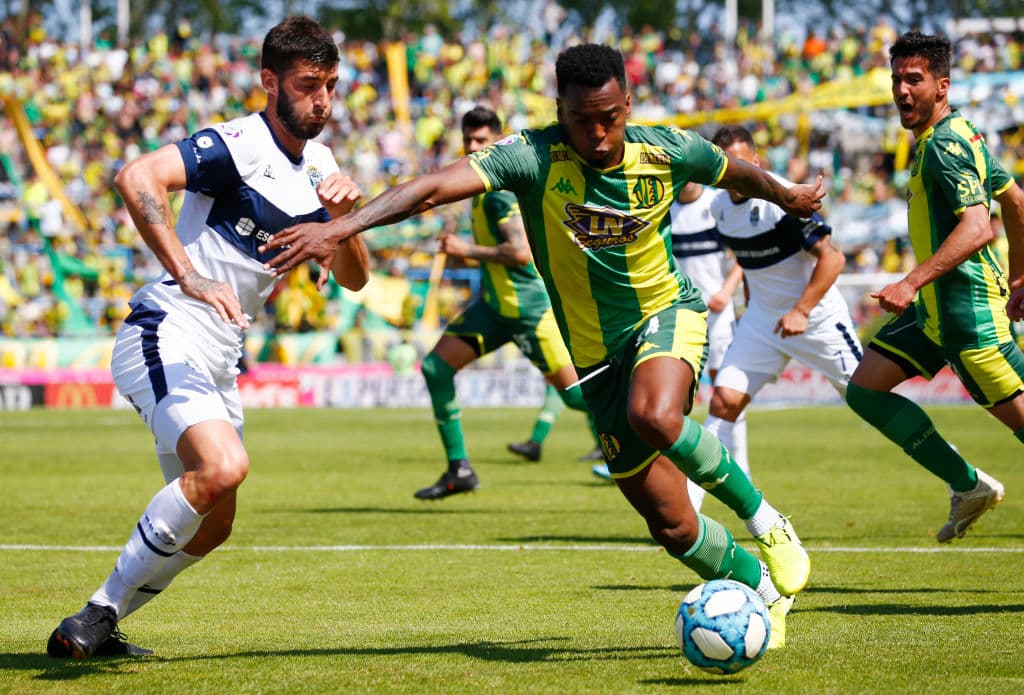 Aldosivi 0-3 Gimnasia La Plata. Con goles de Coronel, Ramírez y García, de penal, 'el Lobo' de Maradona se llevó los tres puntos.