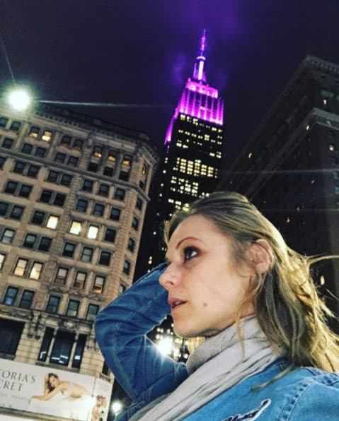 También estuvo de paseo en la ciudad de Nueva York donde disfrutó su quinto mes de embarazo.