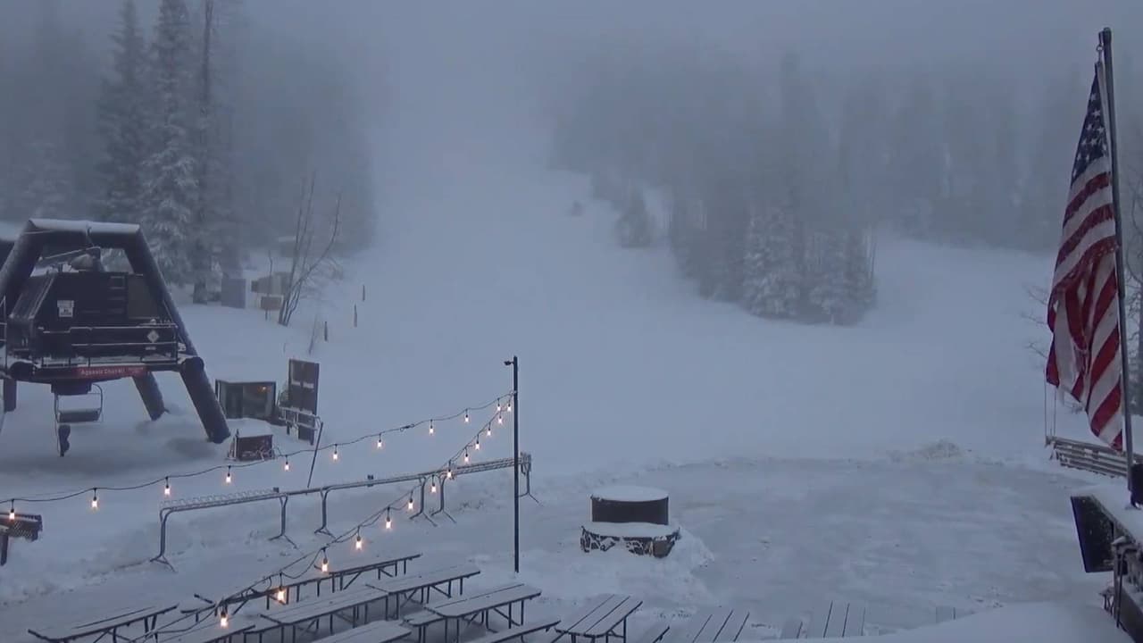 El Arizona Snowbowl reporta que en los últimos seis días se han acumulado hasta 63 pulgadas de nieve en su propiedad. 
<br>
