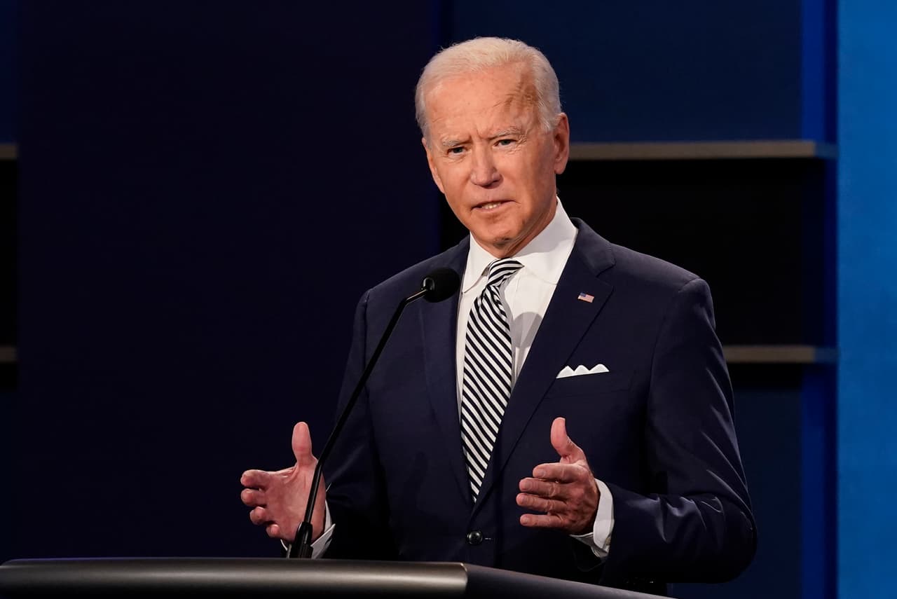 "Sabía lo grave que era la crisis y solo entró en pánico", dijo Biden sobre Trump y la pandemia de covid-19.