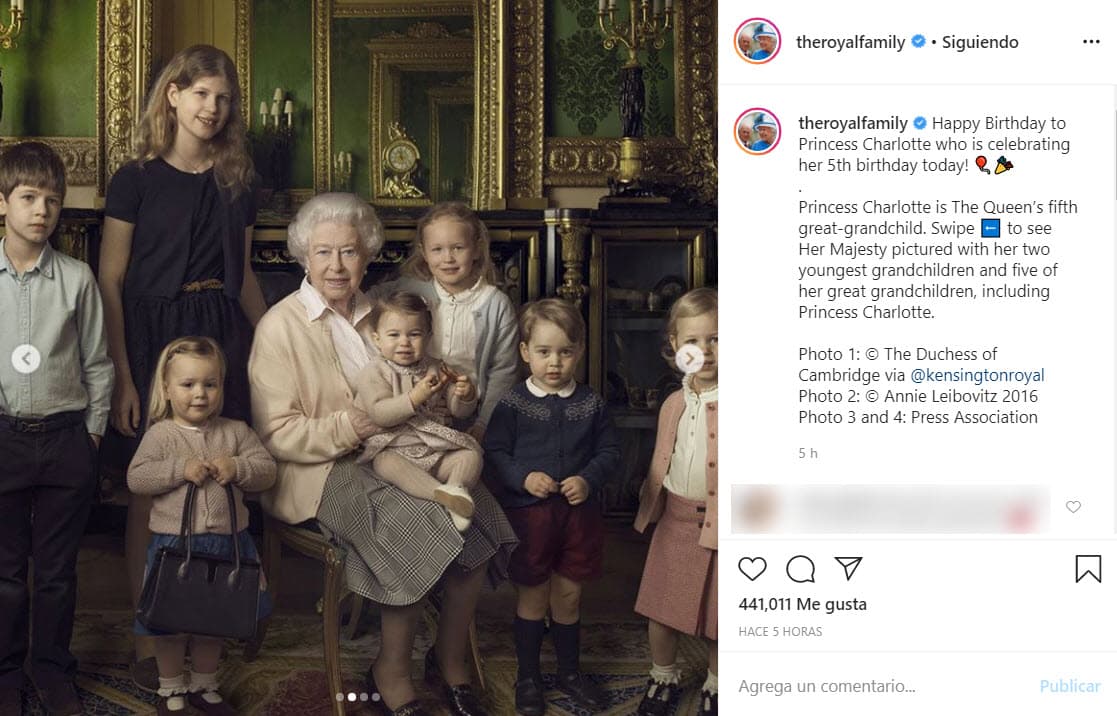 Por su parte, el perfil de 
<b><a href="https://www.univision.com/famosos/la-reina-isabel-cumplio-94-anos-aislada-y-rompiendo-por-primera-vez-una-tradicion-en-su-dia-video">la reina Isabel II</a></b> también mostró sus felicitaciones para su bisnieta: "¡Feliz cumpleaños a la princesa Charlotte que celebra hoy 5 años!", se lee en las redes sociales.
<br>