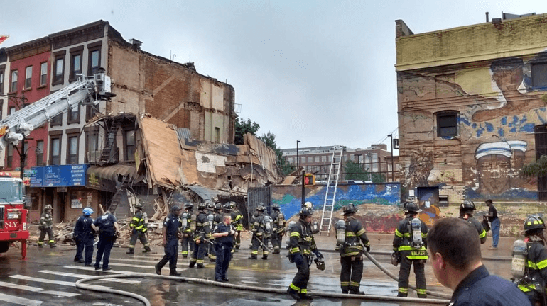 Edificio de Brooklyn colapsa dejando heridos