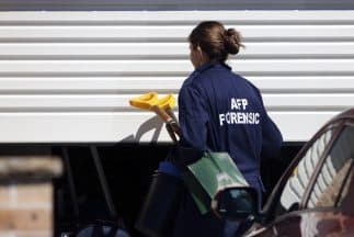 La policía investiga casas del suburbio de Gildford, Sídney, en busca de 15 detenidos.