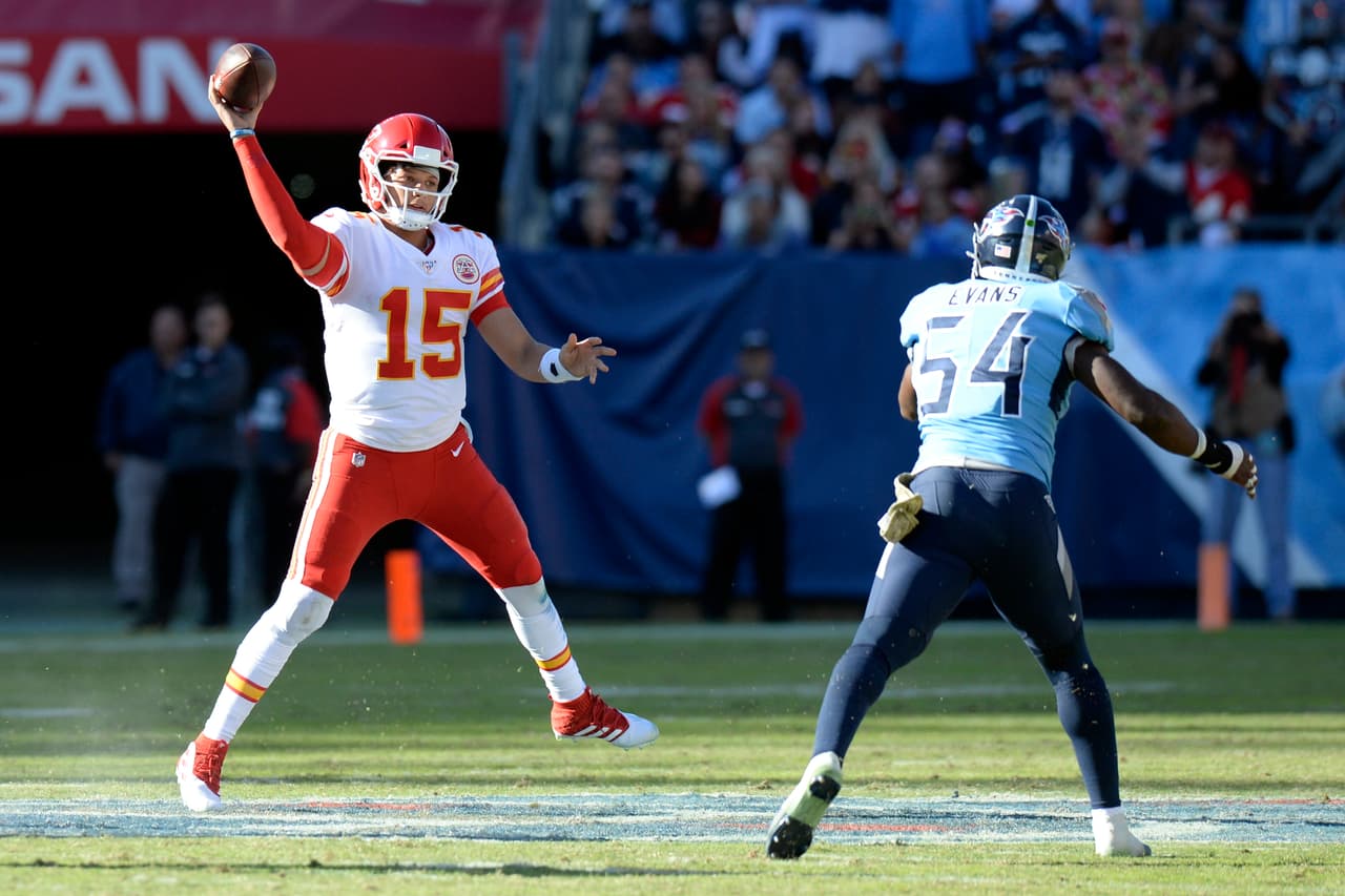 Sin embargo, Pat Mahomes causó una gran sensación con su nivel mostrado, donde igualó el record de dos qarterbacks históricos como son Peyton Manning y Tom Brady, pues lanzó 50 pases de touchdown y estos dos Hall of Famers lo consiguieron.