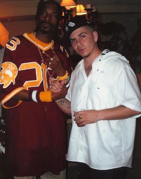 Ya comenzando su carrera en la música, hace casi dos décadas. Aquí en la foto del recuerdo con Snoop Dogg.