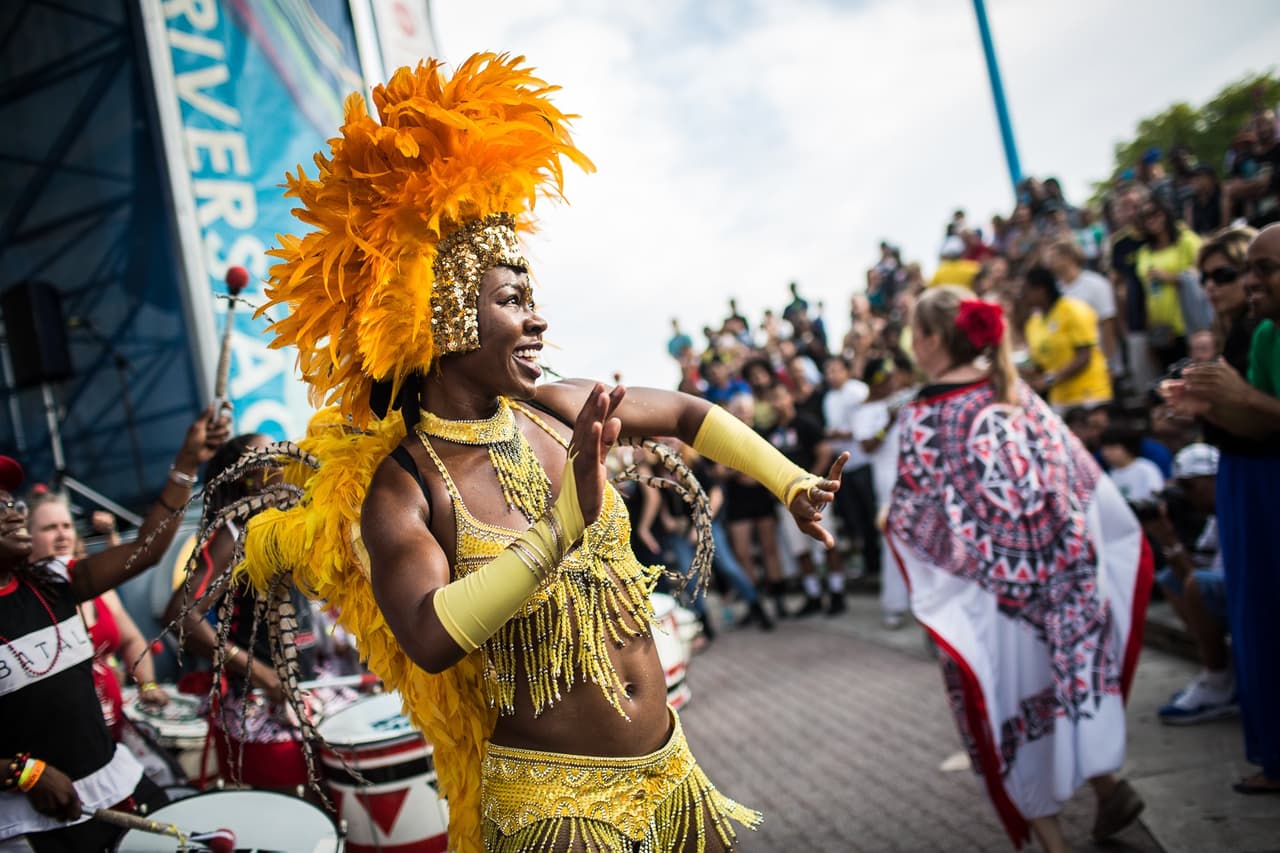 <b><a href="https://www.delawareriverwaterfront.com/events/great-plaza-at-penn-s-landing/brazilian-day-philadelphia-part-of-the-peco-multicultural-series-3">PECO Multicultural Series on the Delaware River Waterfront (3 y 4 de septiembre)</a></b>. La serie multicultural de verano de PECO continúa con dos grandes celebraciones culturales a lo largo de la ribera del río Delaware el fin de semana del Día del Trabajo.