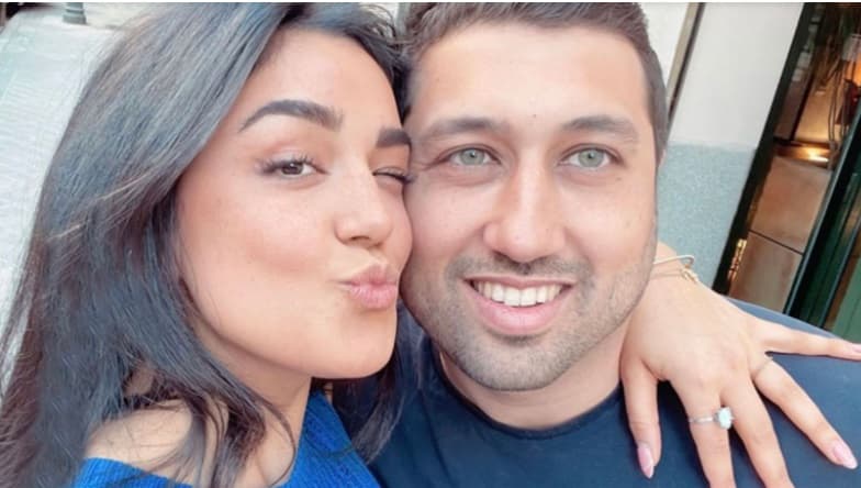 Tras mostrar la bella joya en su mano, sus seguidores especularon que pronto podría llegar al altar. Sin embargo, aclaró que "no hay compromiso" y que se trata de una argolla de "promesa", lo anterior de acuerdo a reseñas de publicaciones como Las Estrellas y ¡Hola!