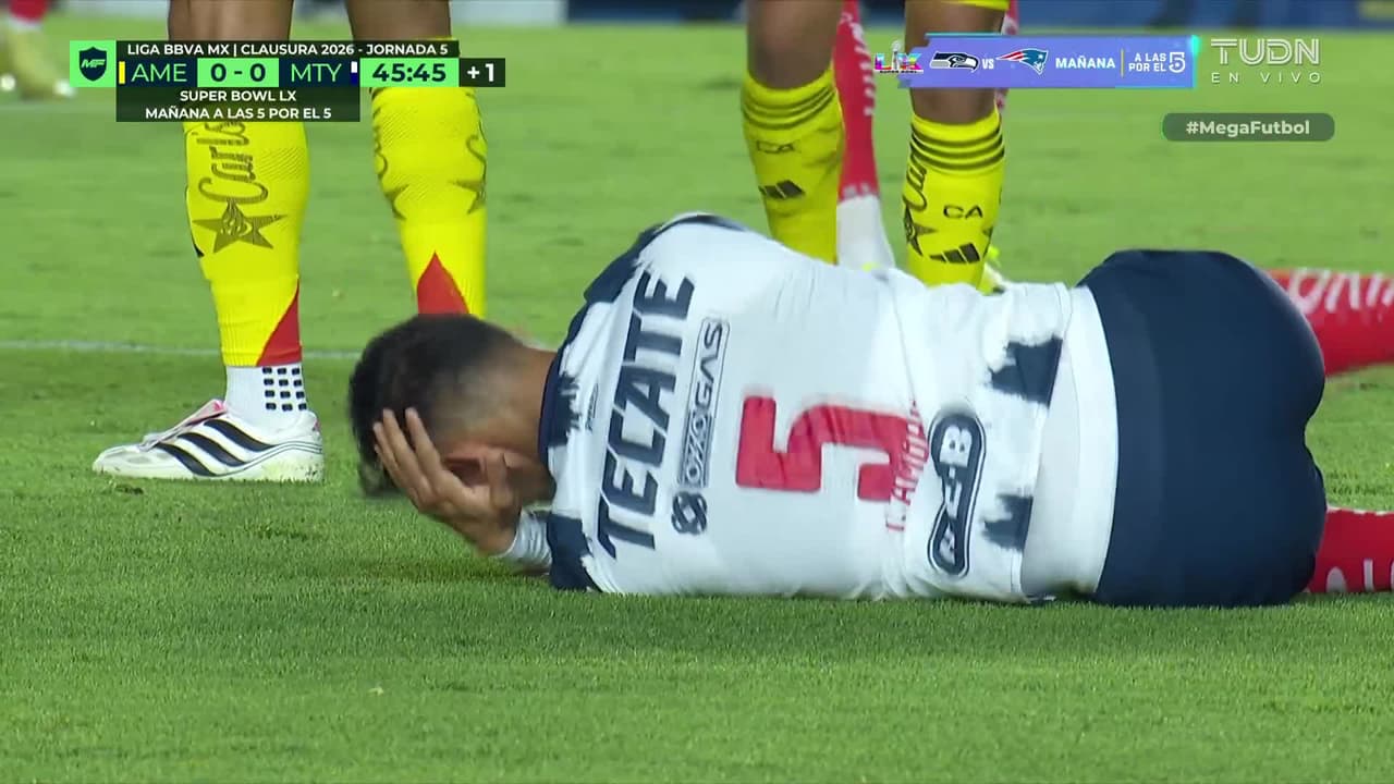 ¡Durísimo choque de cabezas! Dourado y Ambriz terminan en el césped