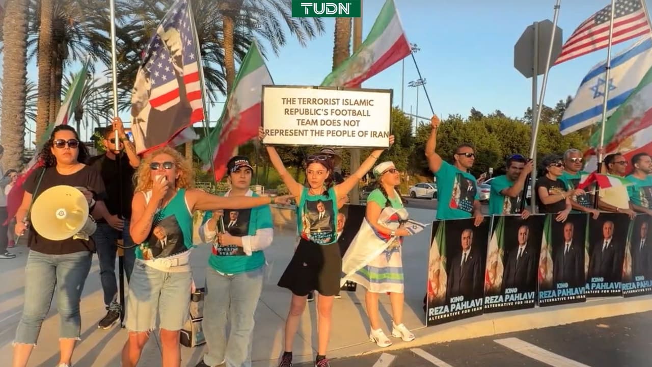 Aficionados de Irán protestan en entrenamiento de su selección en el Mundial 2026