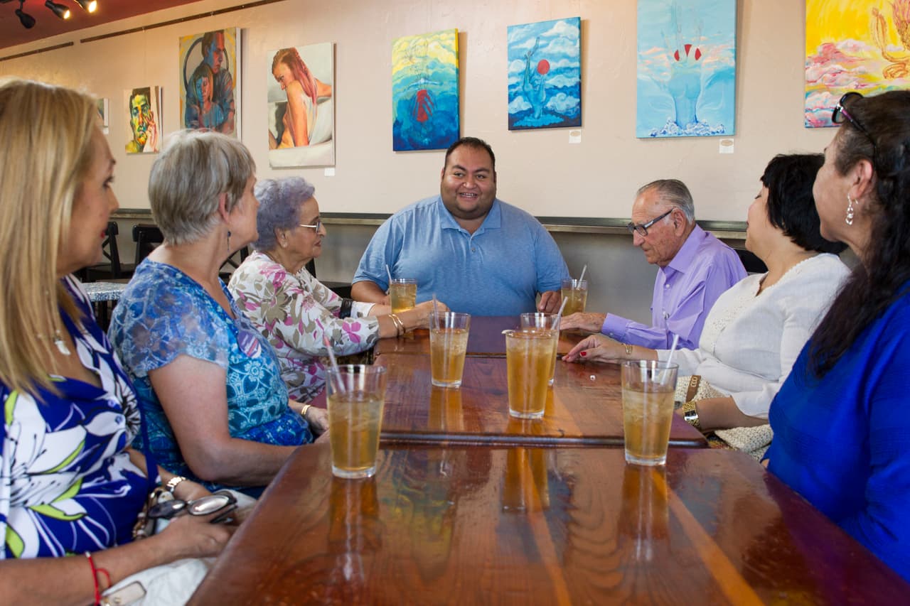 El legislador estatal Daniel Hernández fue el más joven de la legislatura, ahora lo es su hermana Alma Hernández.