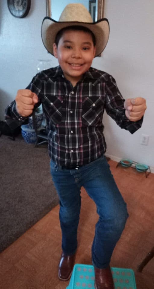 <a href="https://www.facebook.com/elda.escolastico?comment_id=Y29tbWVudDozNzM5NTkxODM2MDY5MTY1XzM3Mzk2ODIwODYwNjAxNDA%3D">Escolastico Rossi:</a> Él tan orgulloso de ser texano...🥰