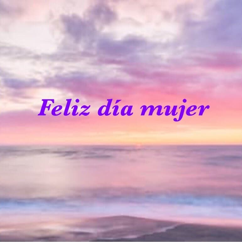 El fin de semana celebramos el Día Internacional de la Mujer, por lo que las imágenes al respecto se extendieron. Con esta postal, Karla Martínez envió sus felicitaciones a todas las féminas.
