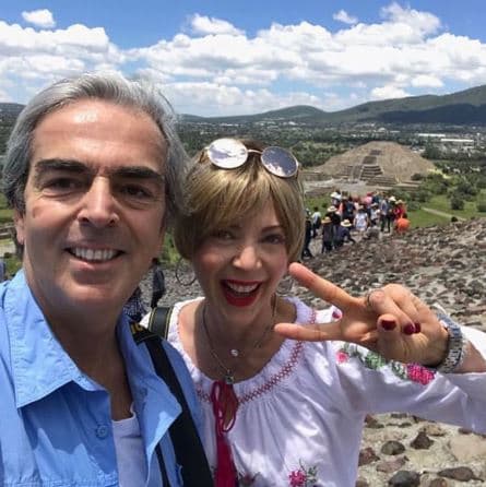 Acompañados de más de 200 invitados, entre los que destacaban Lorenza Lazo, hija del novio, y Constanza, hija de la actriz, los novios celebraron su boda en medio de una lluviosa noche, que los obligó a retrasar la ceremonia.