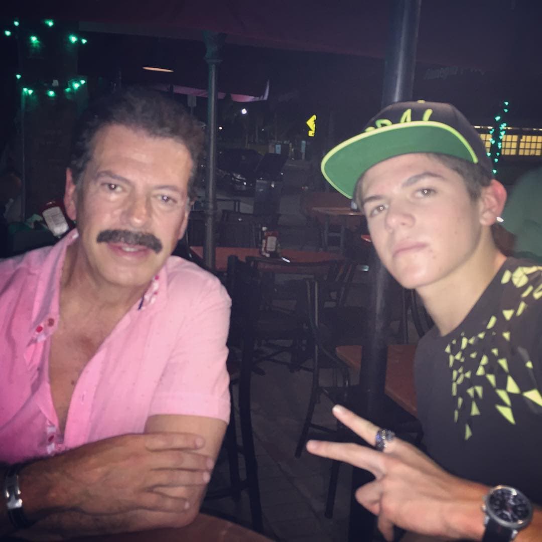 'Suegro' y 'Qué guapo está tu hijo', son algunos de los comentarios que recibe 
<b><a href="http://www.univision.com/temas/sergio-goyri">Sergio</a></b> cada vez que muestra a sus hijos, pues es innegable lo guapo que se han puesto sus descendientes.