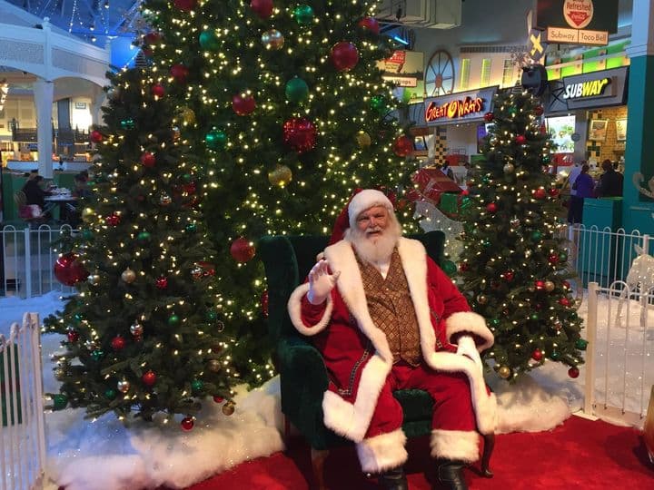 <b>Sugarloaf Mills (Hasta el 24 de diciembre)</b>
<br>Dirección: 5900 Sugarloaf Pkwy., Lawrenceville
<br>Teléfono: 678-847-5000
<br>Sitio web:
<a href="https://www.simon.com/mall/sugarloaf-mills/stores/santa-photo-experience">https://www.simon.com/mall/sugarloaf-mills/stores/santa-photo-experience</a>
<br>
<br>
<b><a href="https://goo.gl/maps/TUmLfCPgdjVryVoy9">Cómo llegar</a></b>