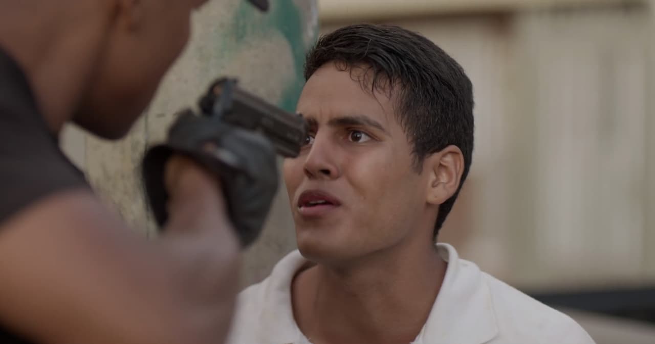 Omar and the other kids his age who had been kidnapped met the ‘M16’, who clearly warned them: from now on, they worked for them and had to answer to ‘El Cano’, leader of ‘Los EMES’. “There are no deserters here. If you’re no good, you’re eliminated”.